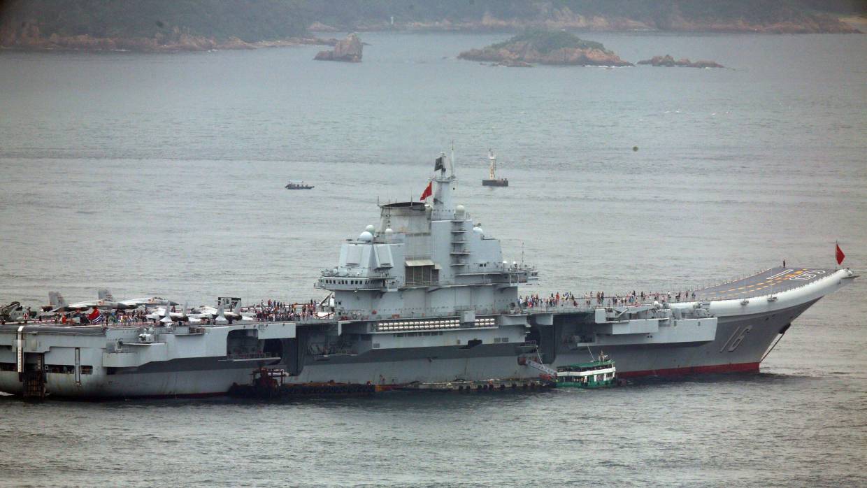 Китай показал боевые возможности авианосца «Ляонин»