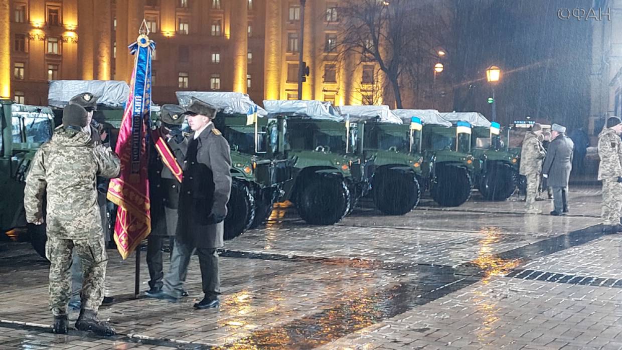 Парад в Киеве к 30-летию ВСУ зрители назвали «дискотекой под дождем»