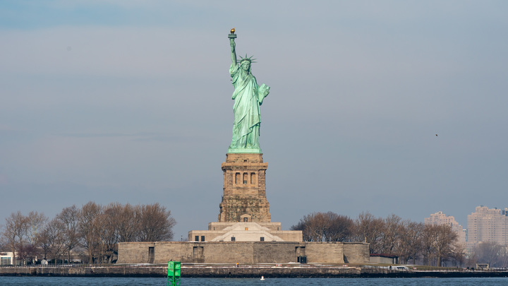 Американцы в панике отрезают русских от Сети: "Трамп позвонит на домашний номер Путина…"