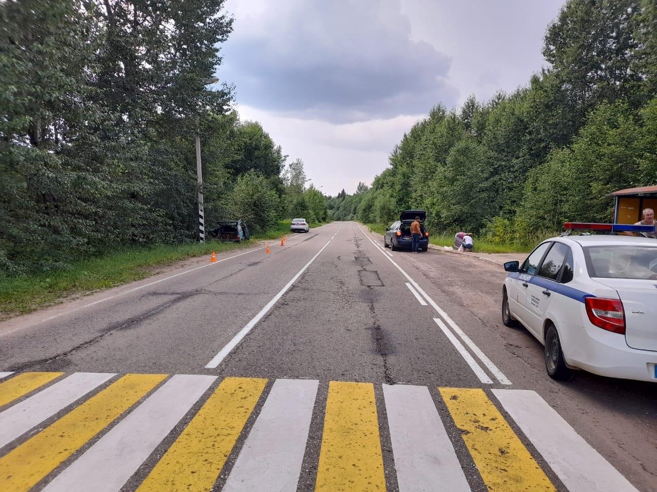 На дороге в Тверской области "Ока" вылетела на встречную полосу и сбила велосипедиста