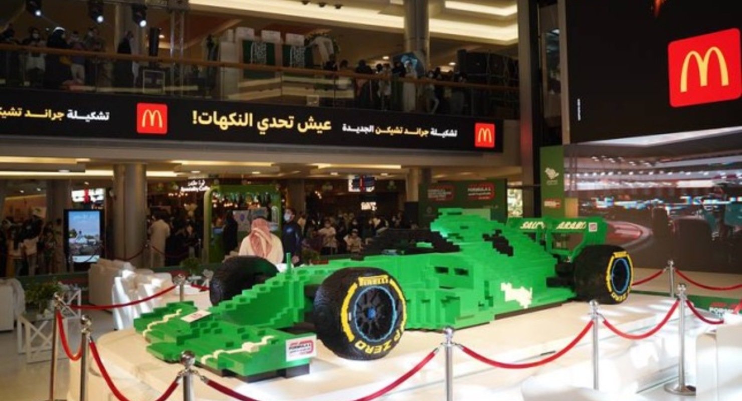 В Джидде построили болид Формулы-1 из Lego, установив новый рекорд