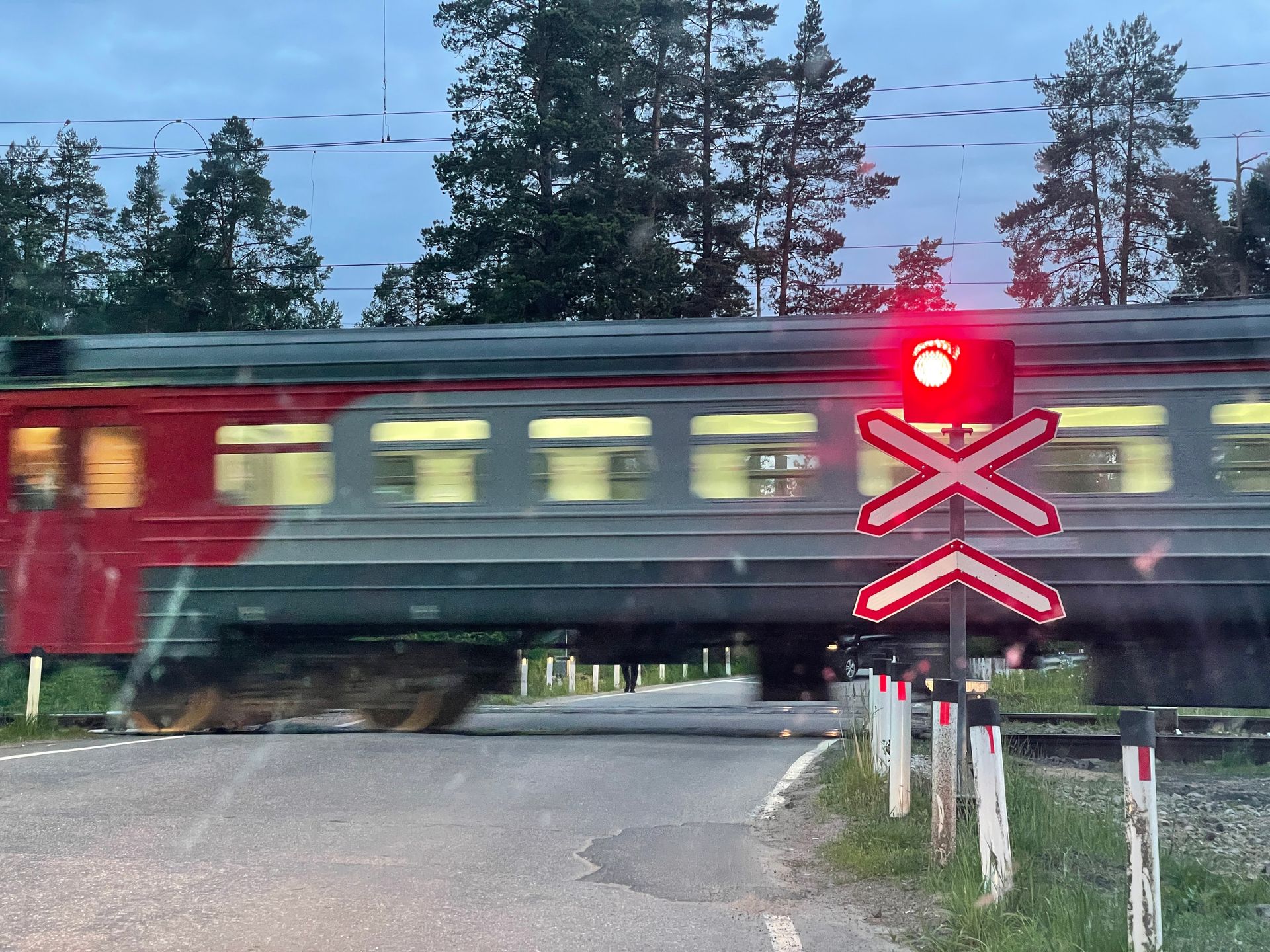 Электропоезд задавил беременную женщину в Московской области