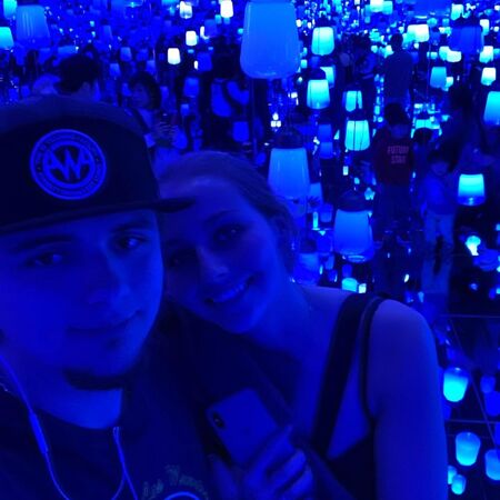 Старший сын Майкла Джексона отметил годовщину отношений со своей девушкой Старший сын Майкла Джексона отметил годовщину отношений со своей девушкой Звезды,Звездные пары