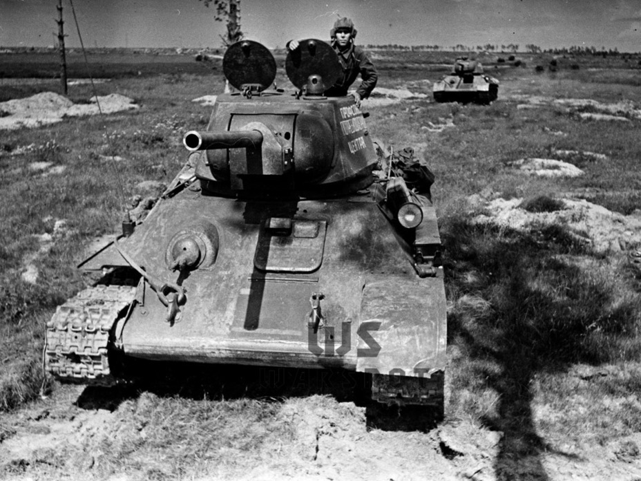 ​Т-34 с литой шестигранной башней. В данном танке отчасти реализовали идеи Т-34М. Впрочем, большинство новаторских идей пришлось оставить на потом - Рабочая лошадка Красной армии | Warspot.ru