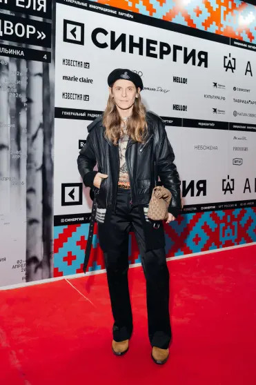 Филипп Киркоров, Дмитрий Песков и Татьяна Навка, Тимати с возлюбленной Валентиной Ивановой посетили ярмарку современного искусства 