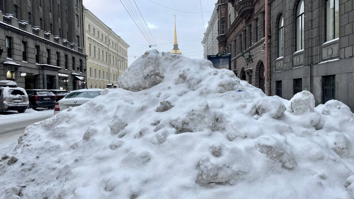 Петроградская зимой. Сугроб Беглова на Петроградке. Снежный Петербург. Сугробы в Питере. Огромные сугробы.