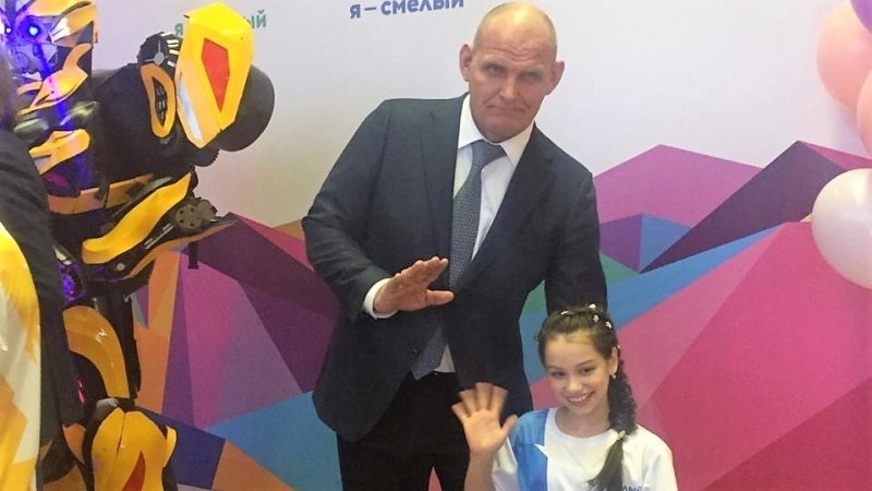 «Подкруткам» вопреки: маленькой героине ФАН вручили сертификат на 300 тысяч рублей