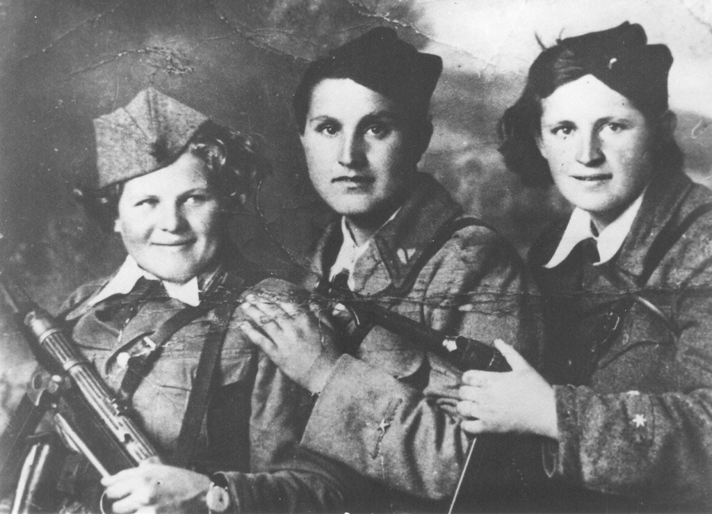 Женщины в годы войны фото