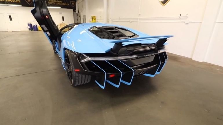 Lamborghini Centenario: как распаковывают новенький суперкар авто,авто и мото,автоновости