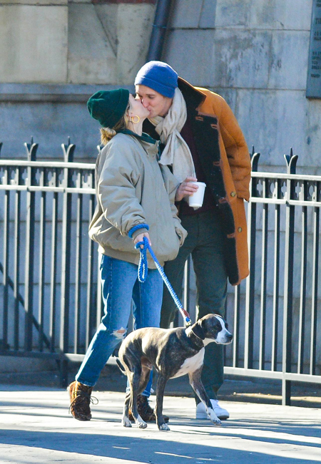 Сиенна Миллер рассталась с бойфрендом Лукасом Цвирнером после года отношений Сиенна Миллер рассталась с бойфрендом Лукасом Цвирнером после года отношений Звезды,Звездные пары