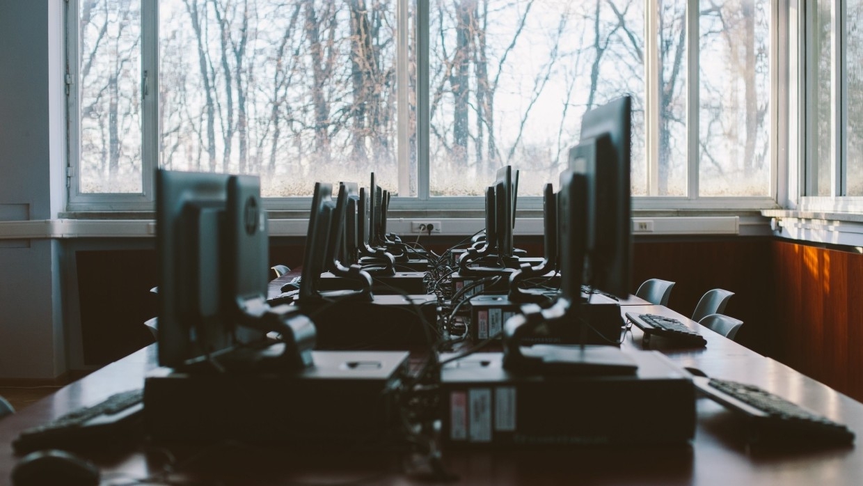 «Работа.ру»: больше половины россиян не замечают влияния осени на настроение