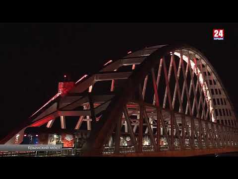 Уникальный передвижной музей «Поезд Победы» впервые проехал по Крымскому мосту ночью
