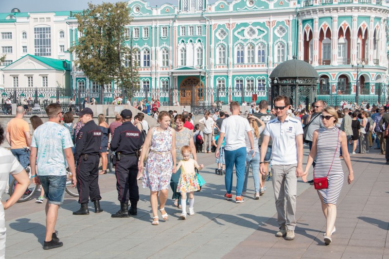 Горожане екатеринбург. Горожане летом фото. Счастливые горожане Екатеринбург. Горожане Екатеринбург фото.