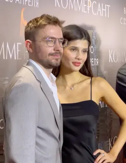 Аглая Тарасова, Александр Петров с женой, Сергей Бурунов и Елизавета Базыкина посетили премьеру фильма 