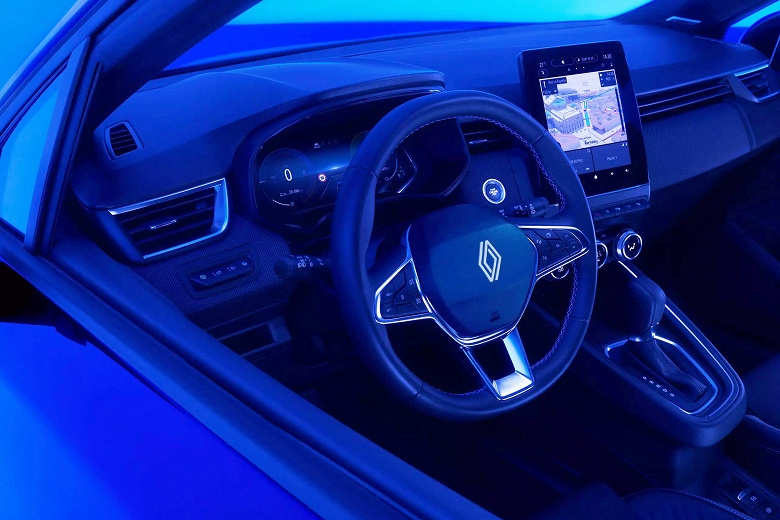 Мини-Renault по цене большого рамного Haval H9. В России можно купить Renault Clio 2025 с расходом всего 4,2 л/100 км, но цена — космос
