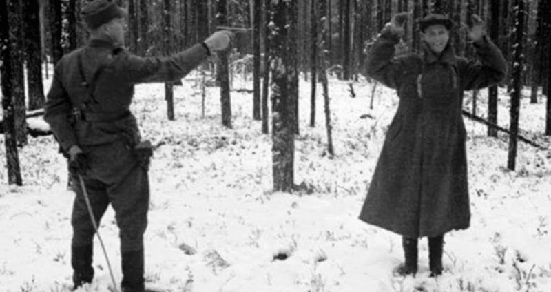 Советский разведчик смеется перед расстрелом — и другие поразительные фото Второй мировой война,вторая мировая война,история,кадры,фотография