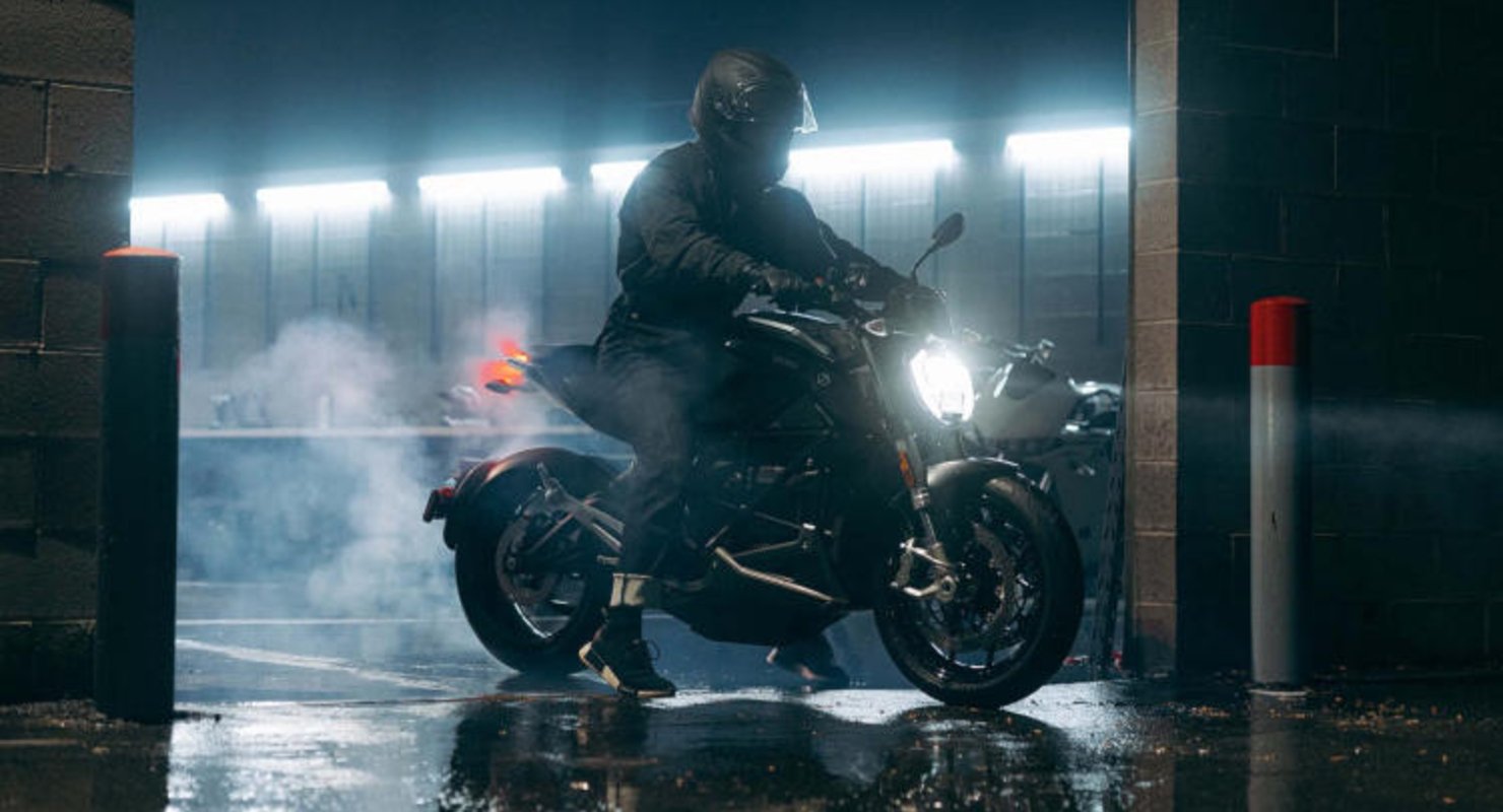 Zero представила электробайк 2022 SR с поддержкой увеличения скорости и дальности хода через оплату в приложении