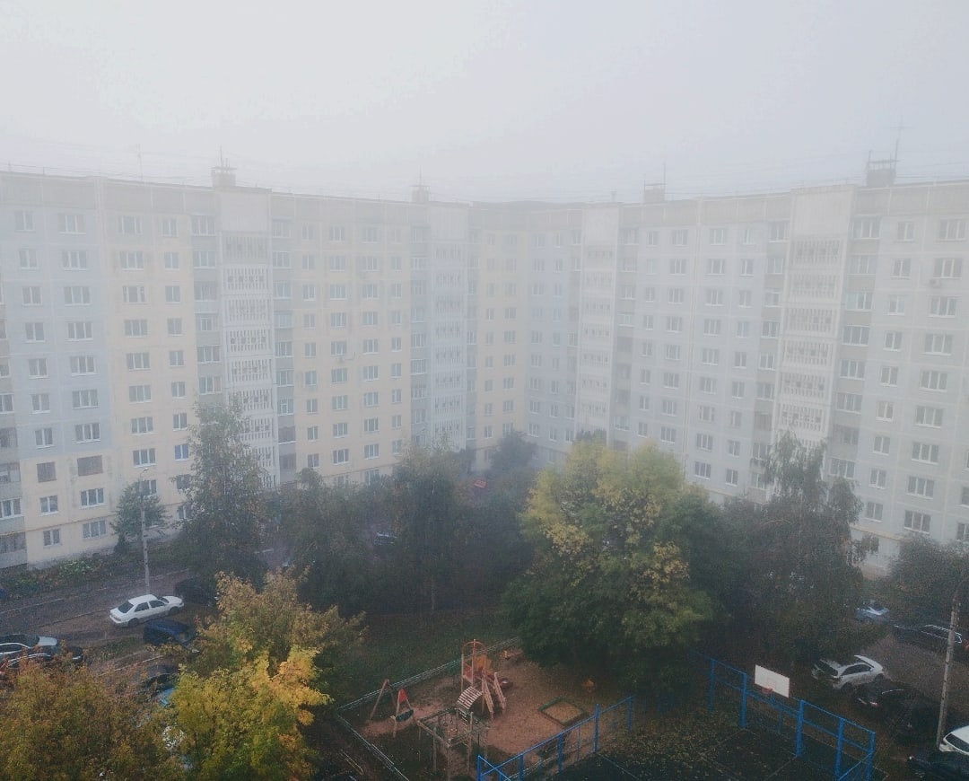 Жители Твери делятся атмосферными фотографиями утреннего тумана