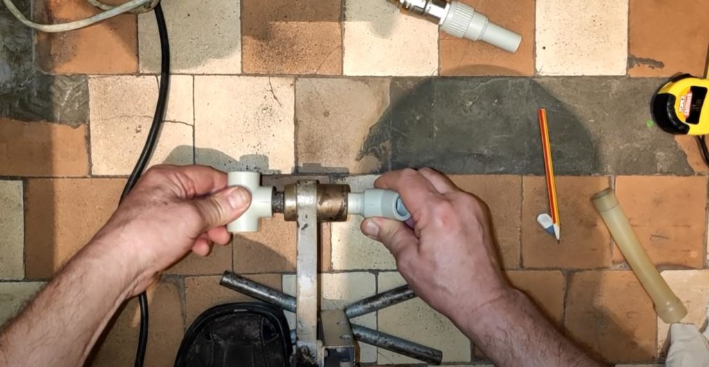 Как установить полипропиленовый тройник с краном в смонтированный водопровод