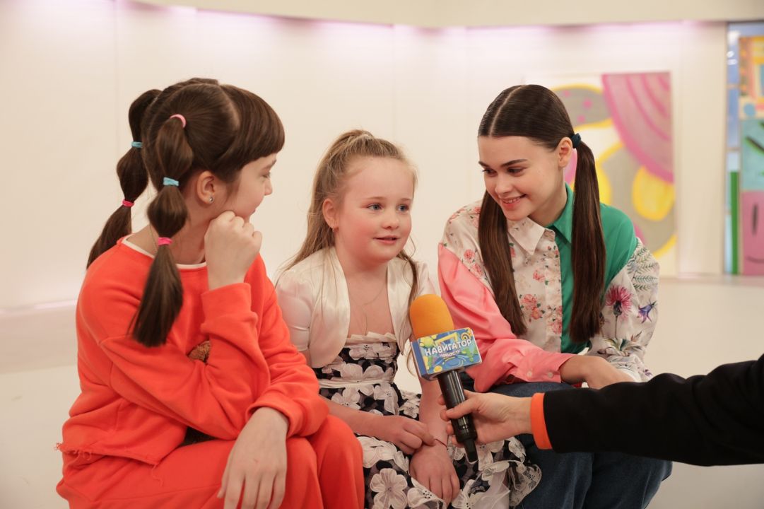 Министр связи и цифрового развития и телеканал «Карусель» исполнили мечту девочки