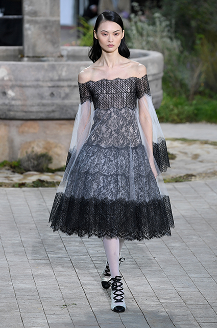 Неделя высокой моды в Париже: Кайя Гербер, Джиджи Хадид и Саша Лусс на показе Chanel Неделя высокой моды в Париже: Кайя Гербер, Джиджи Хадид и Саша Лусс на показе Chanel Новости моды