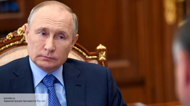 Читатели Fox News поддержали Путина, «взявшего» на прицел корабль ВМС США