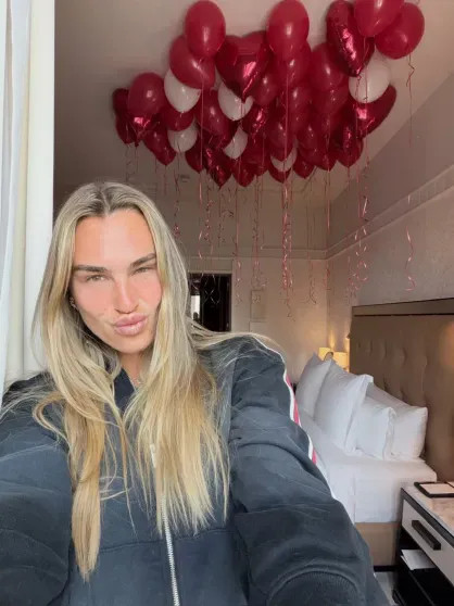 Первая ракетка мира Арина Соболенко показала новое фото с женихом из Мадрида Соболенко, Арина, Арины, СоболенкоАрина, собака, публично, Георгиос, первая, ракетка, ЭшАрина, после, Мадрида, которая, Помолвочное, Кольцовым, Константином, кольцо, хоккеистом, бойфрендом, теннисистки