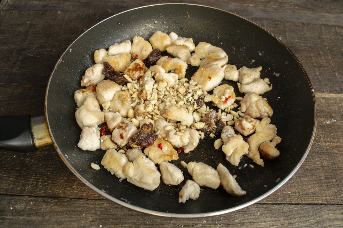 Жареная курица по-мароккански — ужин за 15 минут сковороду, курица, помароккански, курицы, чтобы, курицу, уксус, лучше, минут, режем, мелко, советую, встряхиваем, рецепта, бальзамический, солим, вкусу, рубленые, ингредиенты, кладём
