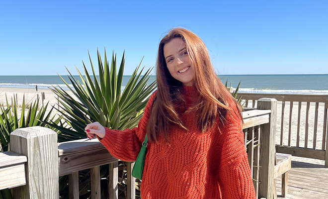 Эта женщина добирается на работу 1206 км самолетом: она посчитала и вышло, что так дешевле аренды жилья рядом с офисом