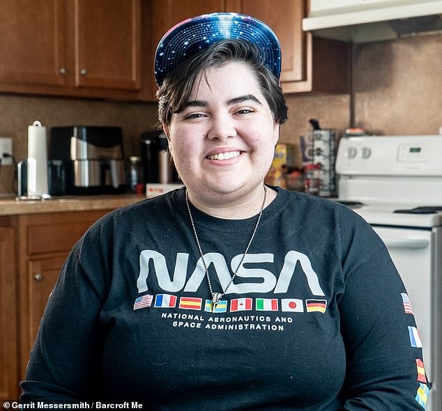 Как американка живет в собственном маленьком гареме с четырьмя мужчинами Как американка живет в собственном маленьком гареме с четырьмя мужчинами