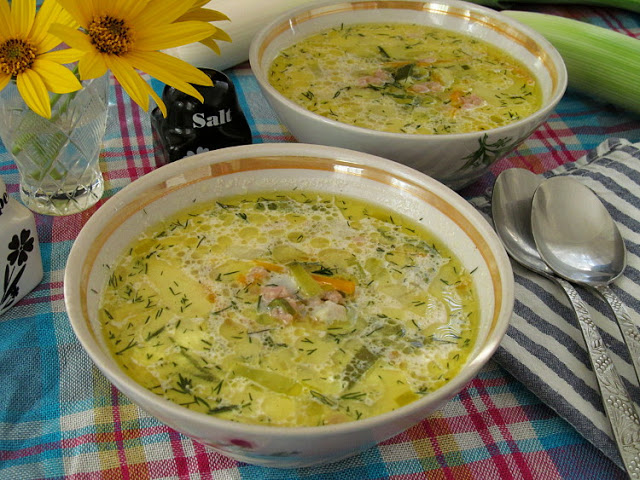 Сырный суп с фаршем и луком-пореем