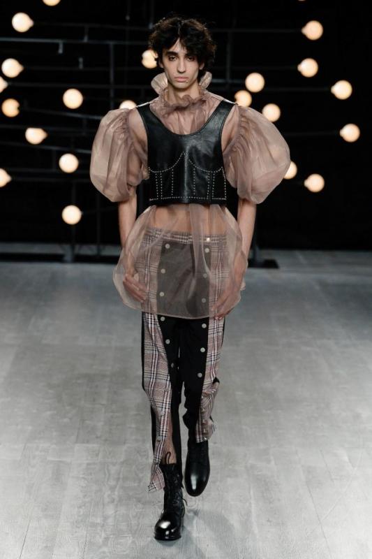 Мужская мода: 25 раз, когда дизайнеры откровенно перестарались Мужская мода: 25 раз, когда дизайнеры откровенно перестарались веселые картинки