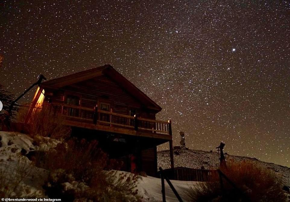 Американец купил себе город-призрак и застрял в нем из-за карантина