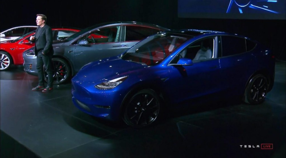 Илон Маск представил Tesla Model Y авто и мото