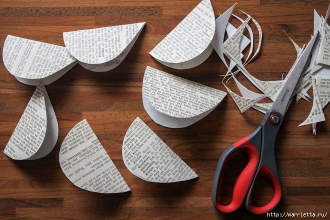 Креативные пасхальные курочки из книжных страниц Креативные пасхальные курочки из книжных страниц мастер класс