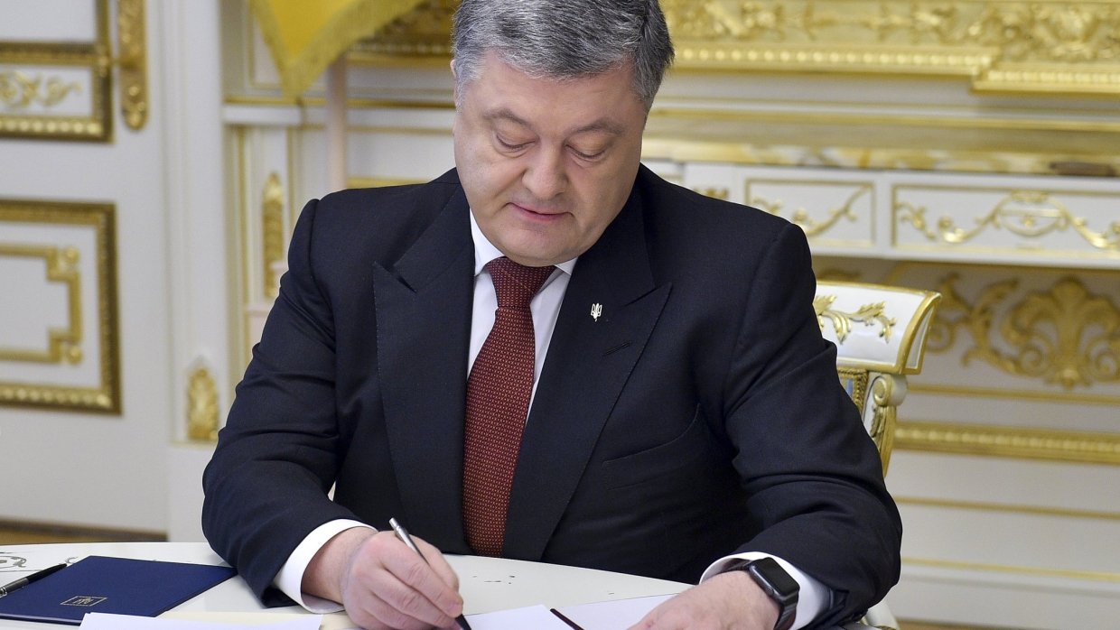 Утвержденный Порошенко закон о реинтеграции Донбасса вступит в силу 24 февраля