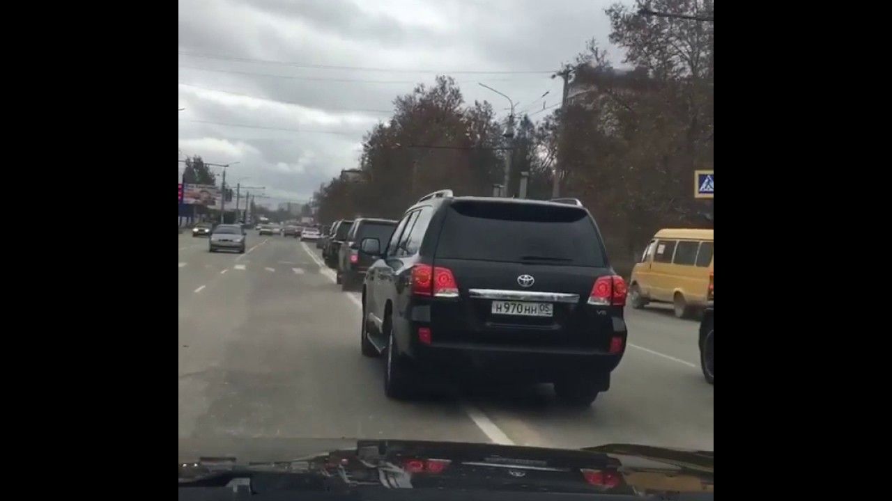 Вернул наглого таксиста в начало пробки: видео дня