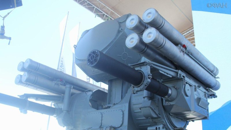 Ракетно-артиллерийский комплекс «Панцирь-МЕ», поражающий врага в радиусе 20 км, представили в Петербурге