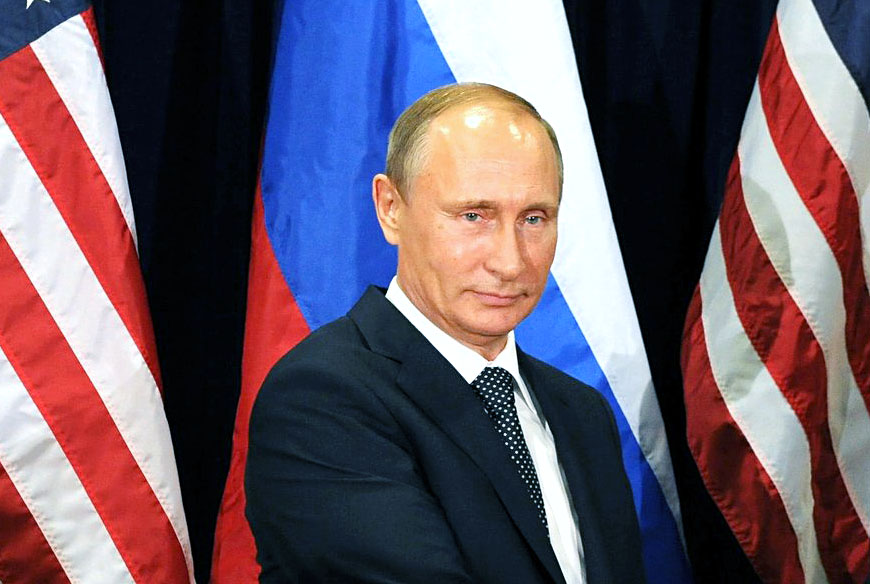 Почему Владимир Путин стоит над схваткой в США Почему Владимир Путин стоит над схваткой в США