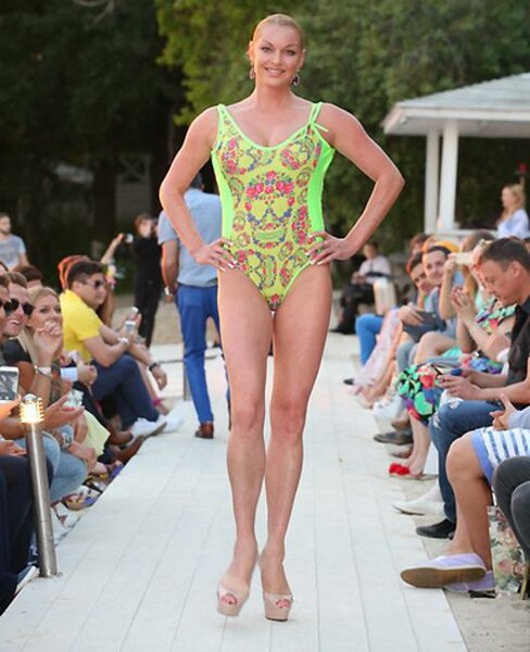 И швец, и жнец: восьмирукий шестичлен И швец, и жнец: восьмирукий шестичлен