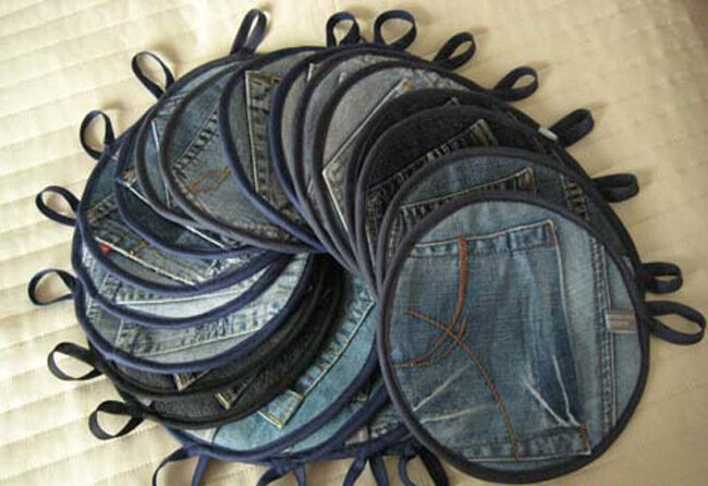 Приветствую, уважаемые! Часто замечаю, что старые уже порвавшиеся джинсы многие выбрасывают. Или же используют в качестве тряпок для уборки, стелят под животных. Все не то!-9