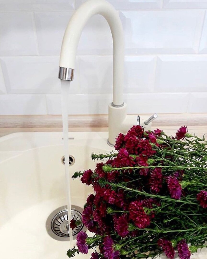 Просто прелесть! На маленькой светлой кухонке 5 кв.м. поместились холодильник и посудомойка дизайн интерьера,разное