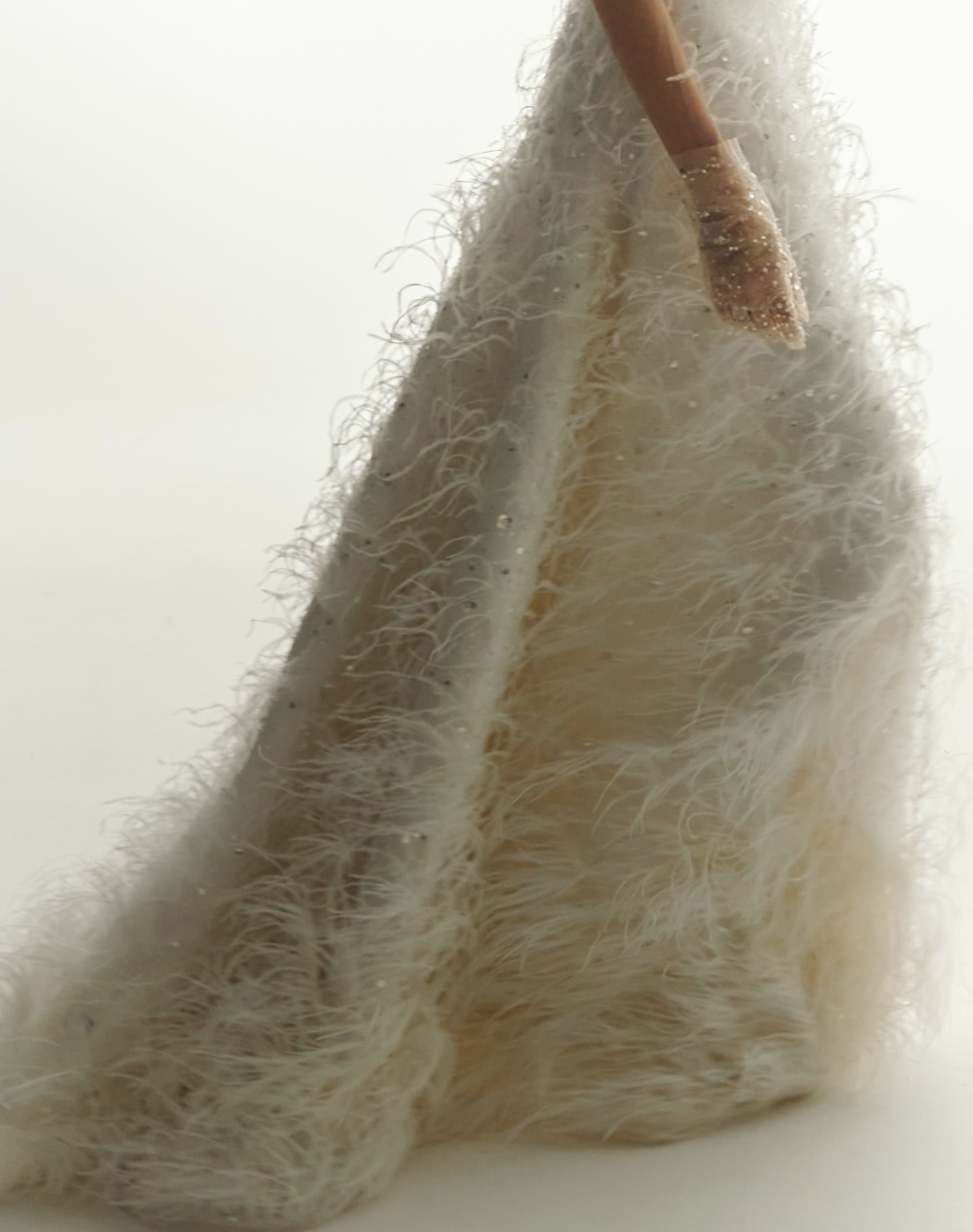 Valentin Yudashkin: Смелые силуэты и многоликий белый в новой свадебной коллекции