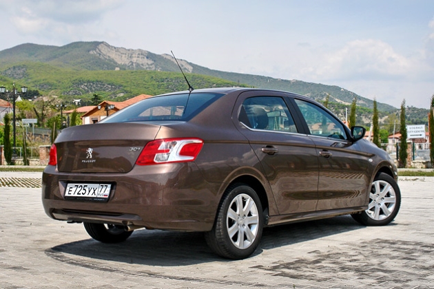 Пежо 408 задние. Пежо 408 Style. Peugeot 301 задняя часть. 2014 Peugeot 301 Rear. Peugeot 408 vs Peugeot 301.