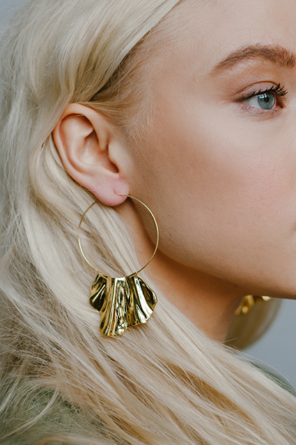 Главная деталь: выбираем аксессуары на любой вкус из новых лукбуков Главная деталь: выбираем аксессуары на любой вкус из новых лукбуков Лукбук