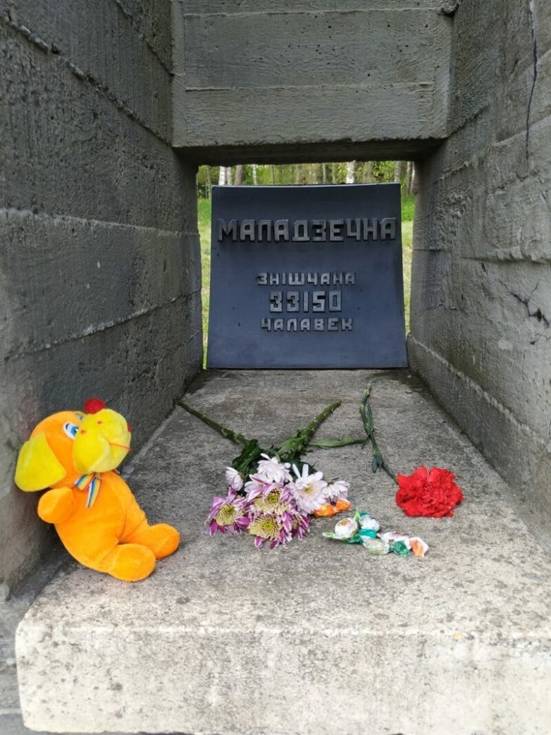 Хатынь: боль через годы Хатынь: боль через годы