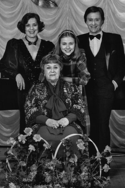 Железная мама Андрея Миронова Железная мама Андрея Миронова загадочность,знаменитости,интересное,очарование,фотографии