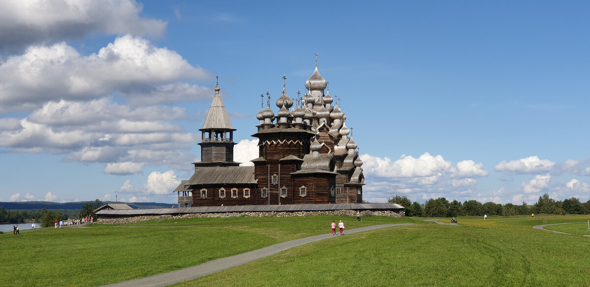 Попали на остров Кижи. Сделали много красивых фотографий