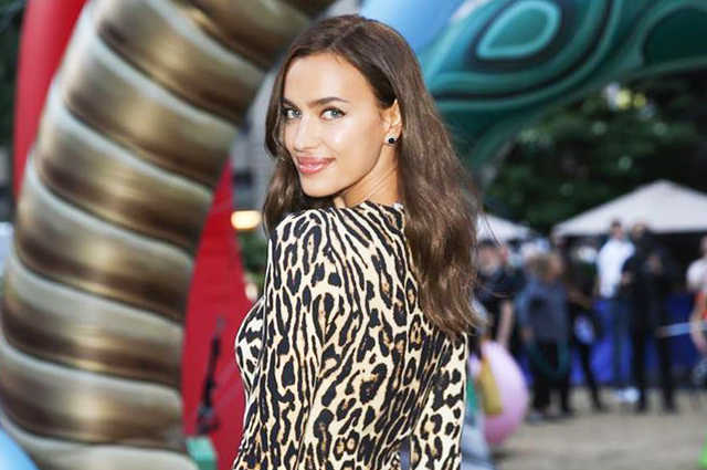 Ирина Шейк в "хищном" платье на презентации в Нью-Йорке