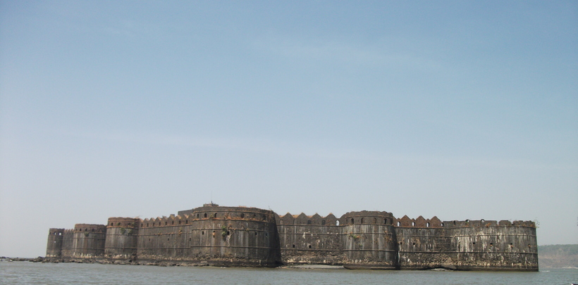 Неприступный форт Джанджира в Индии